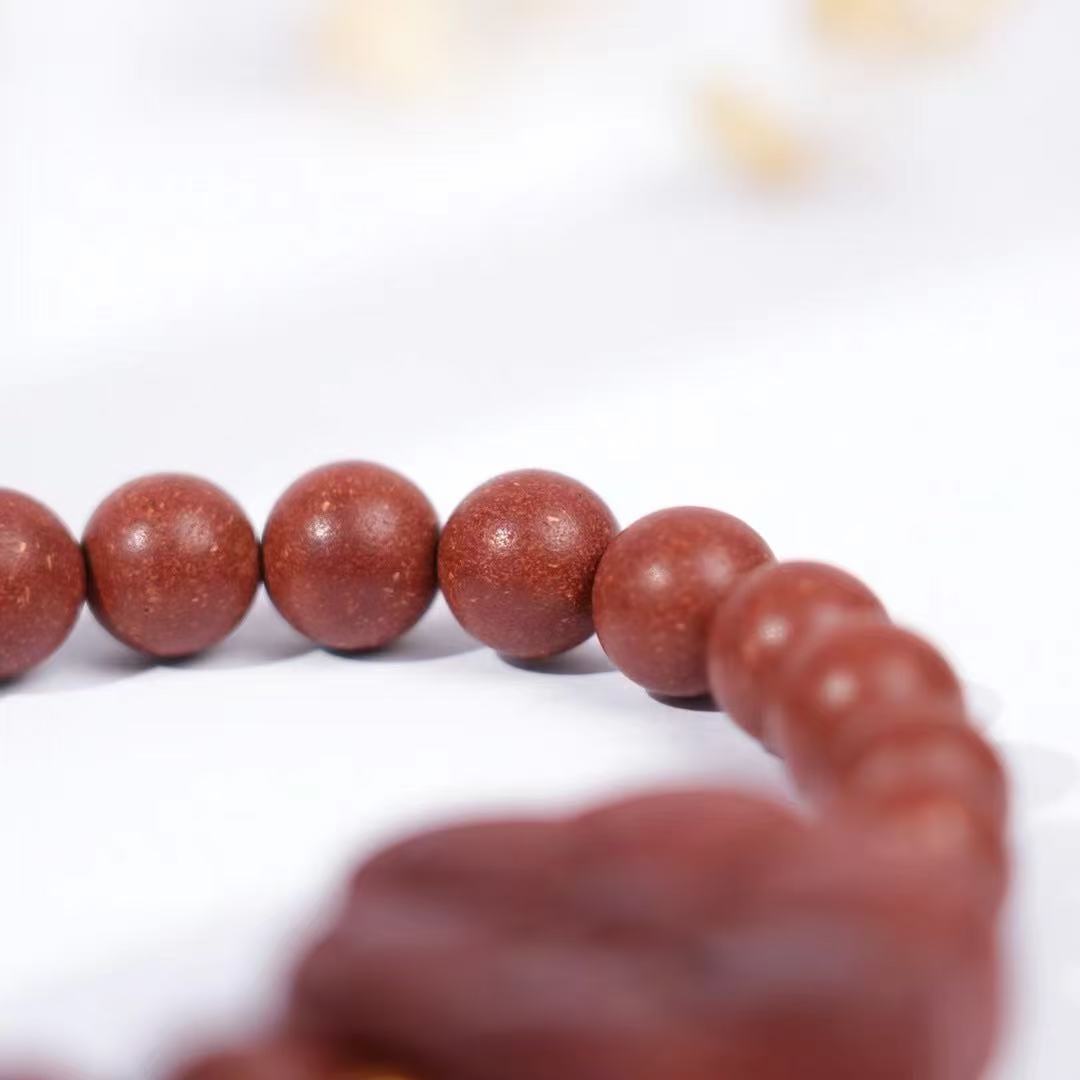 Floral Aromatherapy Beads - Handcrafted Calming Agarwood and Sandalwood Bracelet for Women, Stress Relief and Emotional Balance, Elegant Floral Pendant Gift