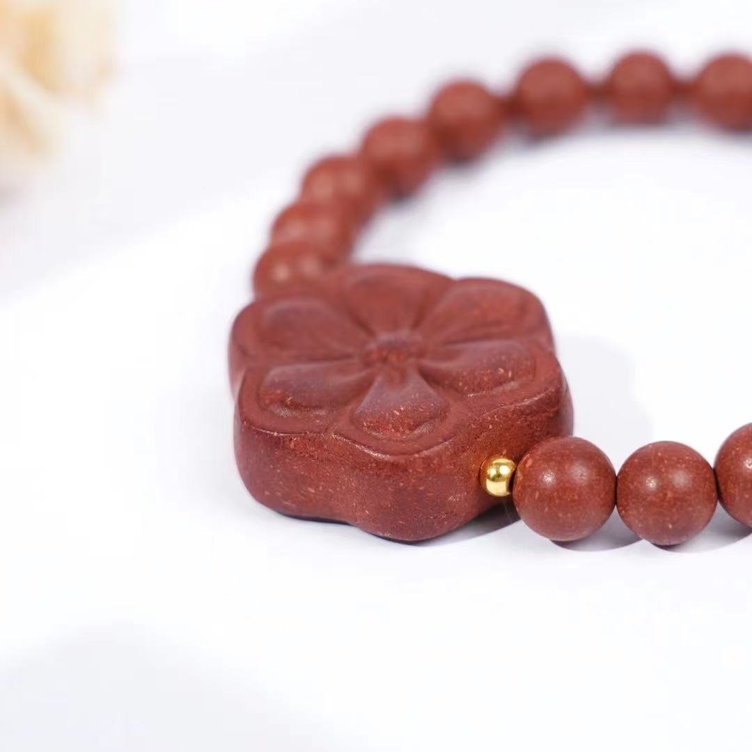 Floral Aromatherapy Beads - Handcrafted Calming Agarwood and Sandalwood Bracelet for Women, Stress Relief and Emotional Balance, Elegant Floral Pendant Gift