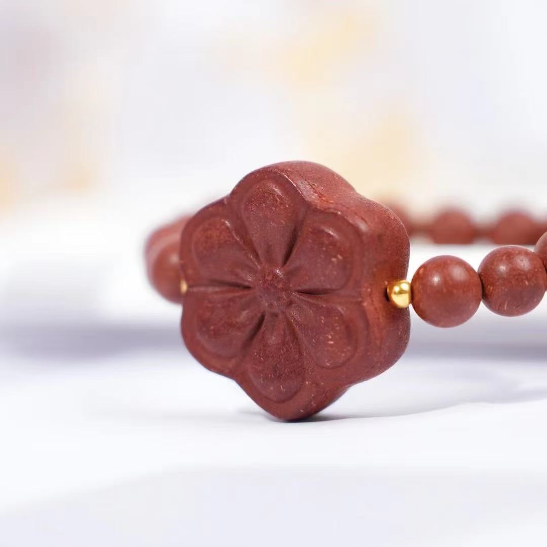 Floral Aromatherapy Beads - Handcrafted Calming Agarwood and Sandalwood Bracelet for Women, Stress Relief and Emotional Balance, Elegant Floral Pendant Gift